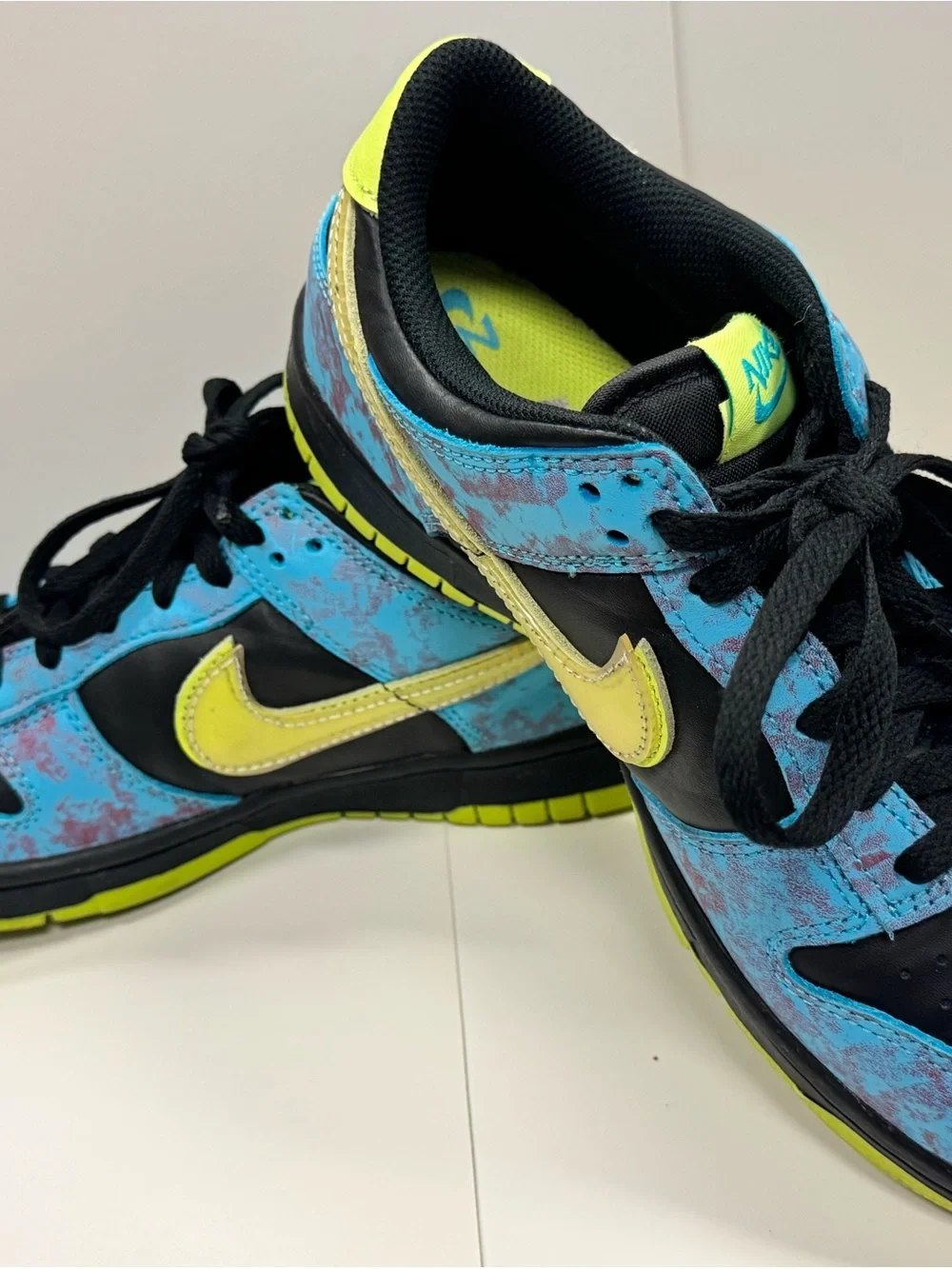 Nike Kids Turquoise and Yellow Low-Top Sneakers